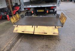Slide Under Tail Lift Unit DHOLLANDIA