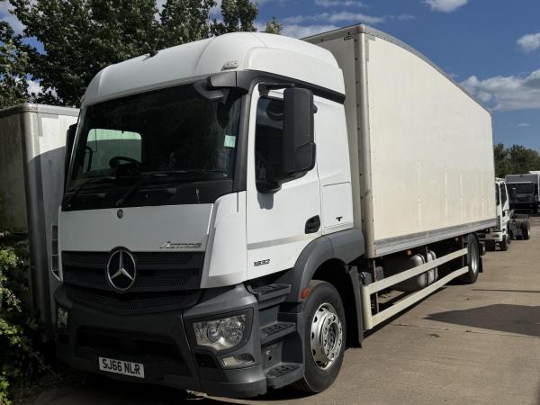 Mercedes 1832 Actros Rigid