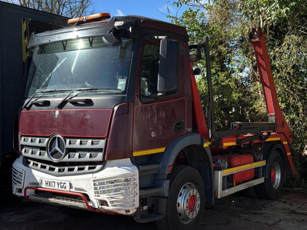 Mercedes Arocs 1824 Skip Loader